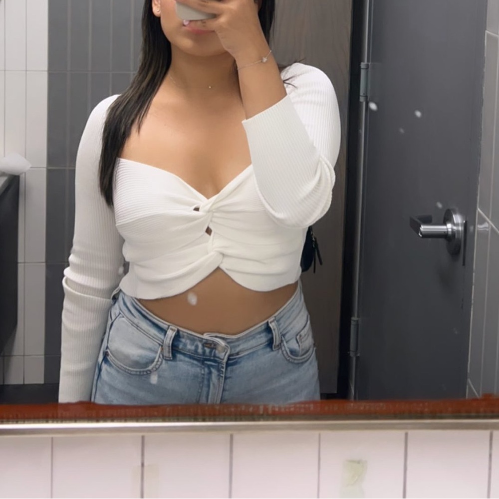 Forever 21 Cream Twist Front Crop Top - Picture 4 of 4